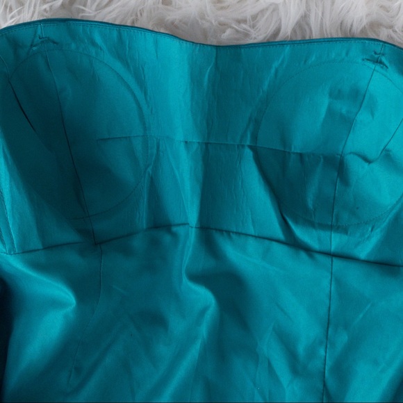 Tony Bowls NWT Dress Size 12 Emerald Green with gorgeous jewelled feature - Picture 16 of 16